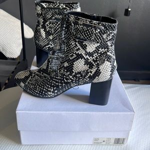 New Calvin Klein catitee printed snake booties